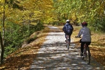 Two bikers on the scenic trail